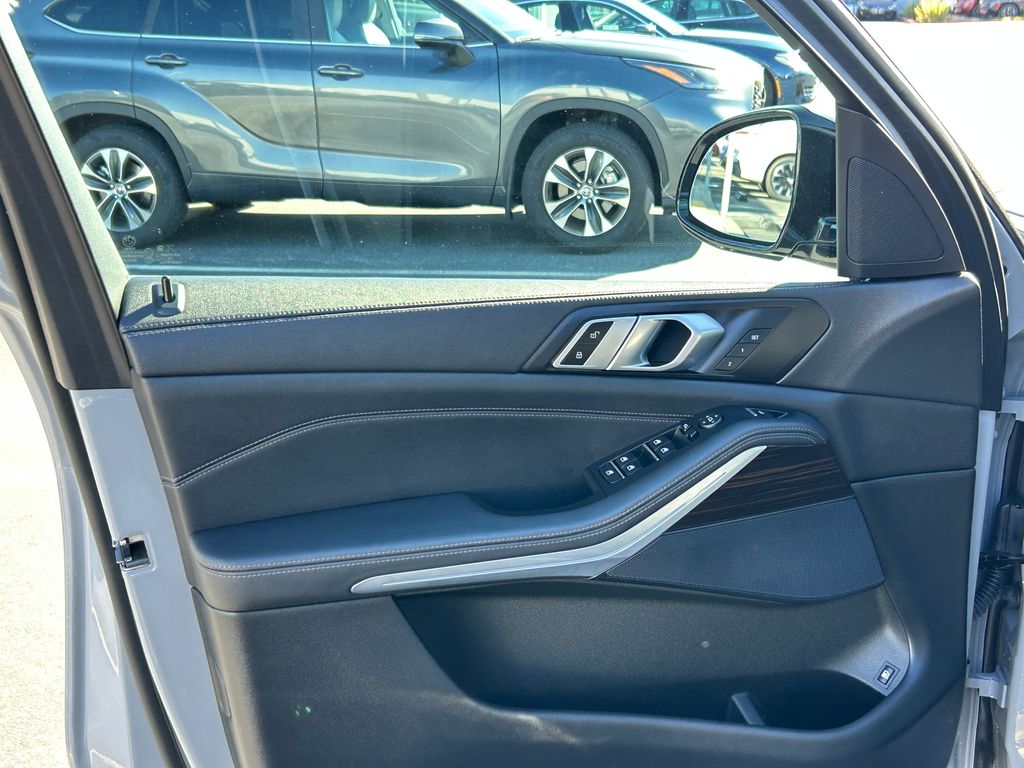 Thumbnail: 2023 BMW X5 - 11