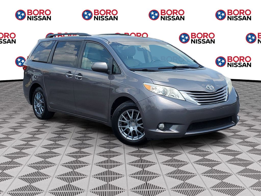 2015 Toyota Sienna XLE Premium 8-Passenger
