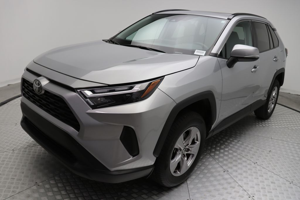 2023 Toyota RAV4 XLE 2