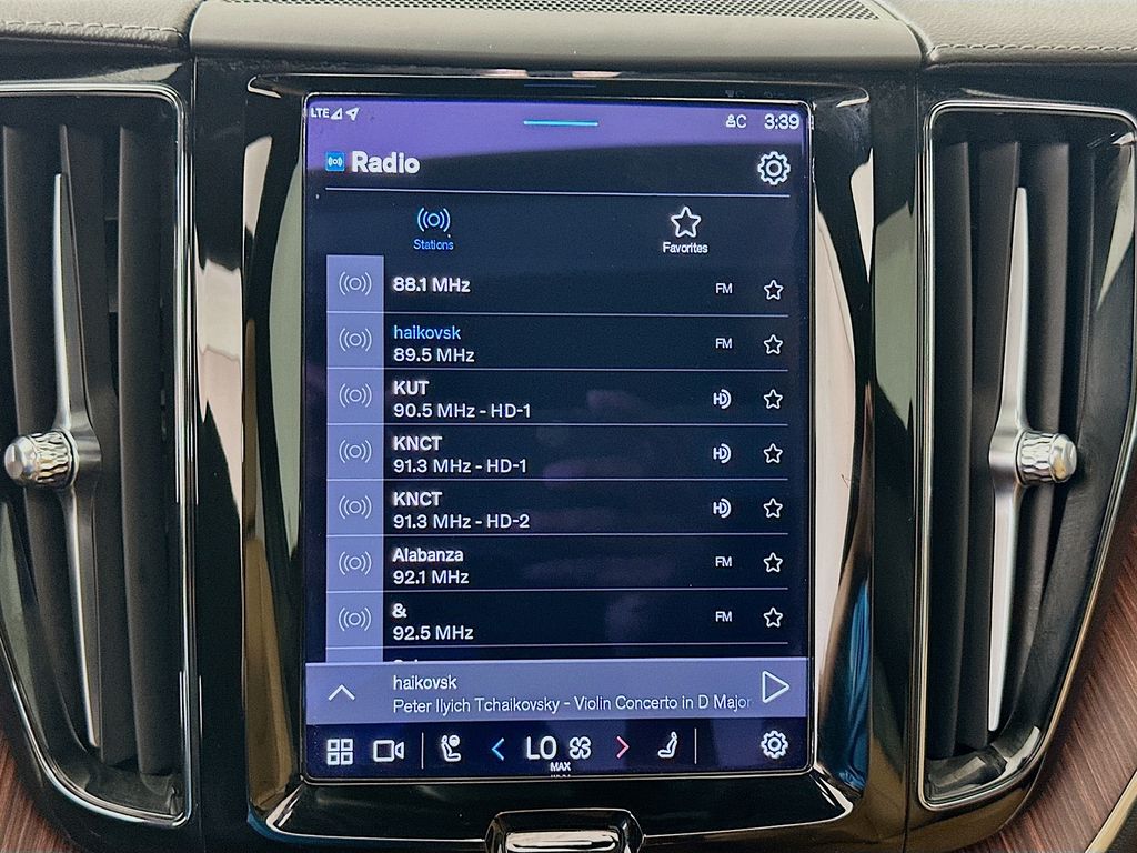 Thumbnail: 2023 Volvo XC60 - 15