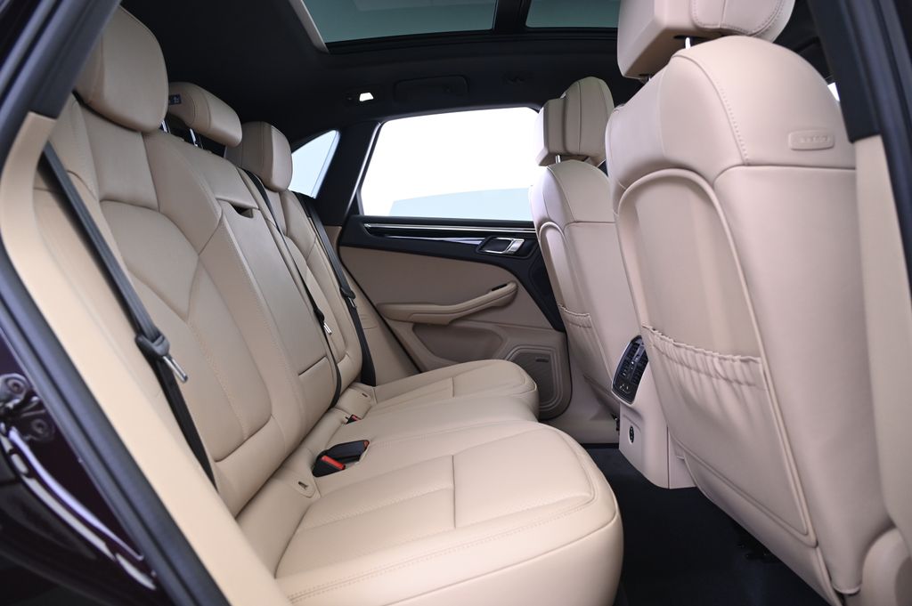 Thumbnail: 2026 Porsche Macan - 18