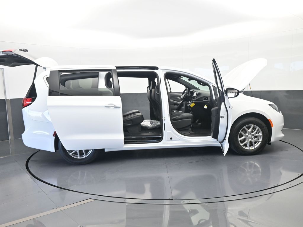 New 2026 Bright White Clearcoat Chrysler LX image 68