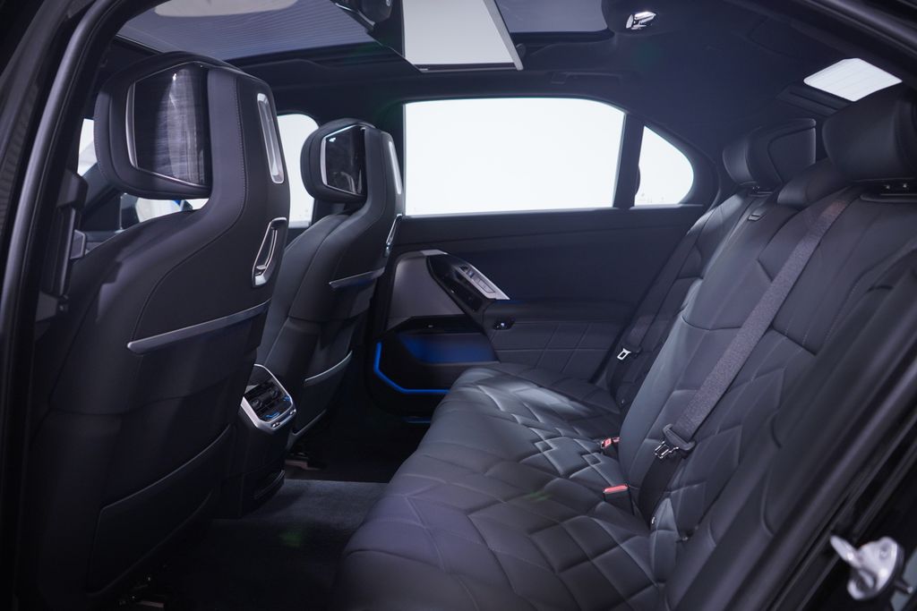 Thumbnail: 2026 BMW i7 - 9