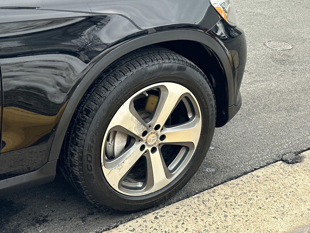 Thumbnail: 2016 Mercedes-Benz GLC - 18