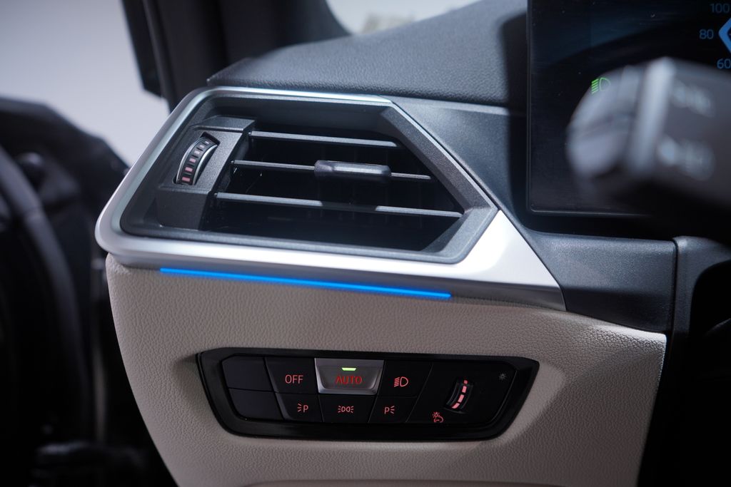 Thumbnail: 2022 BMW i4 - 19