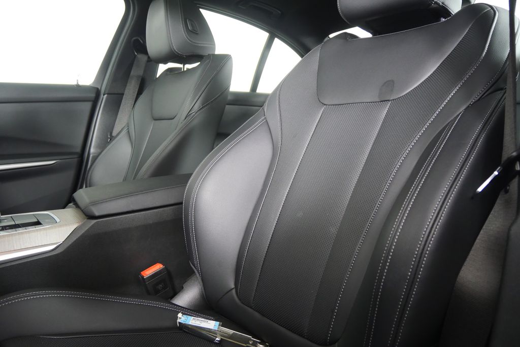 Thumbnail: 2025 BMW 3 Series - 9