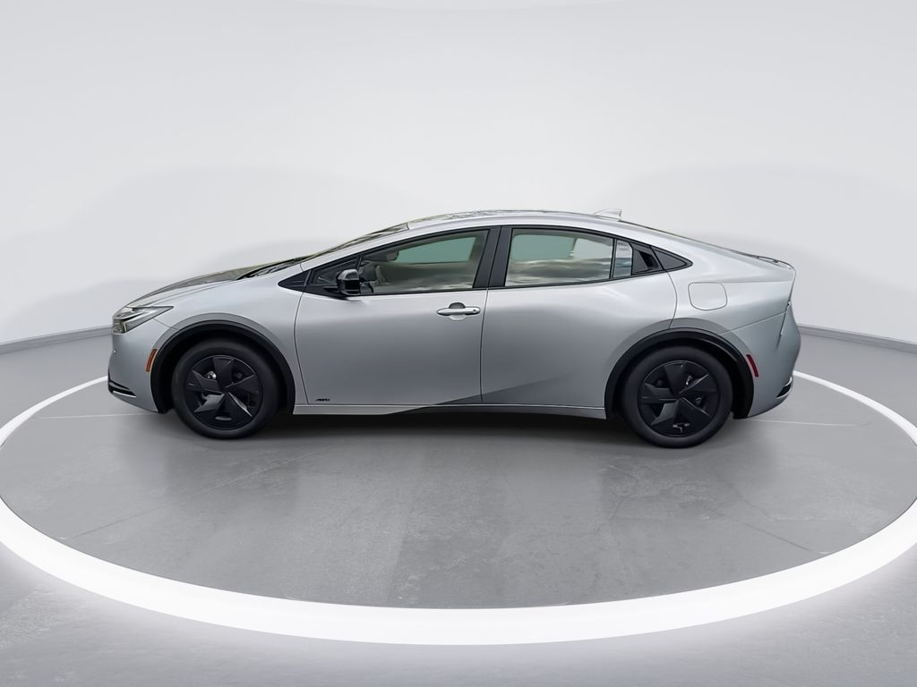 2025 Toyota Prius LE 5