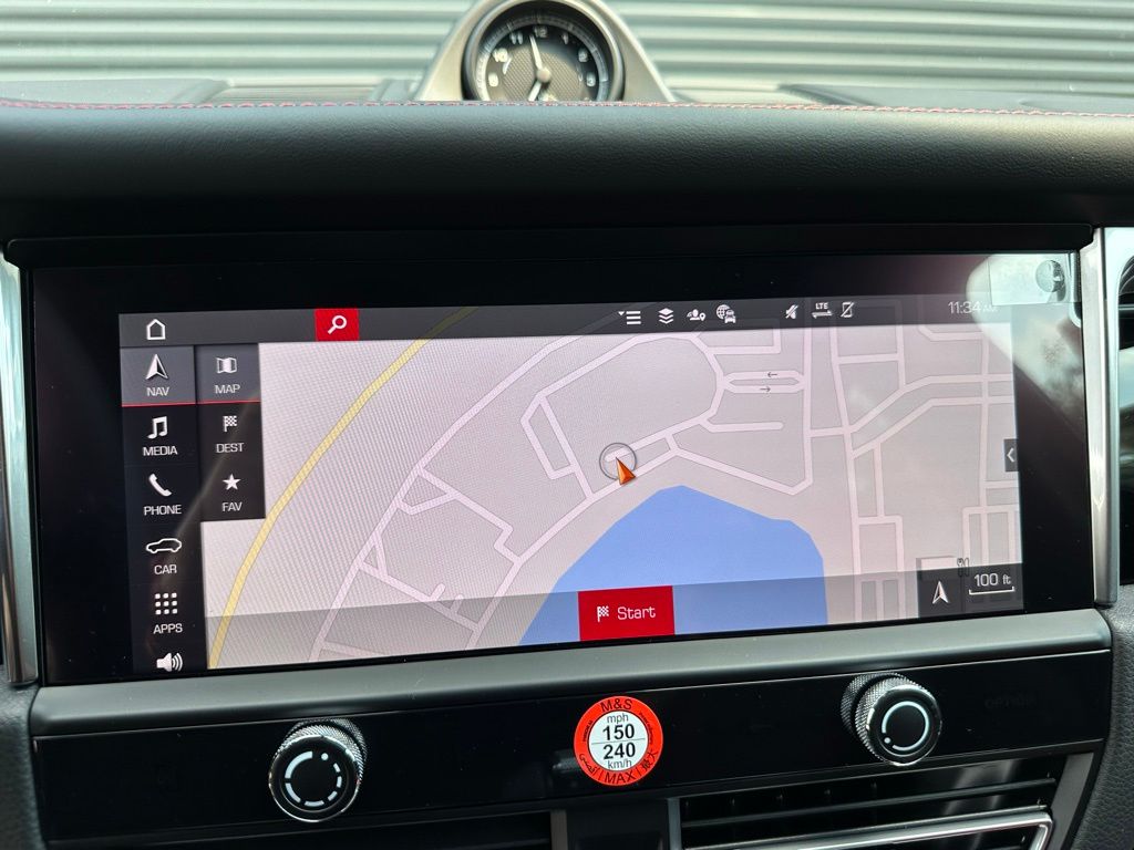 Thumbnail: 2026 Porsche Macan - 27