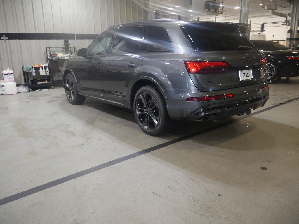Thumbnail: 2026 Audi Q7 - 3