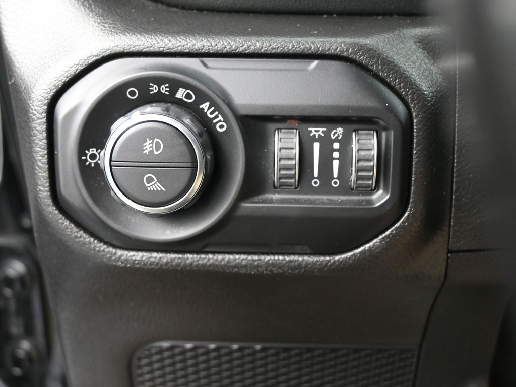 Used 2022 Black Clearcoat Jeep High Altitude image 17