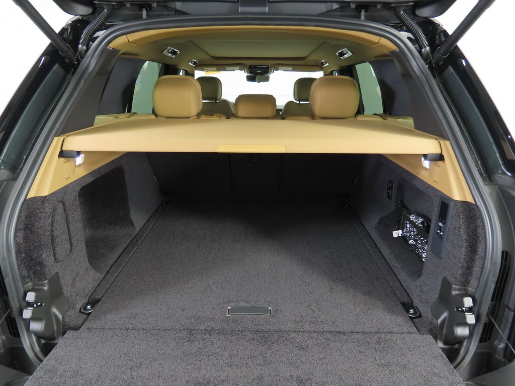 2025 Land Rover Range Rover SE 28