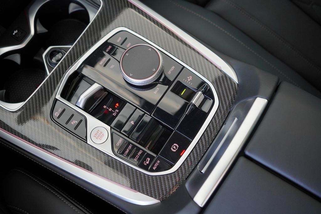 Thumbnail: 2026 BMW X7 - 15