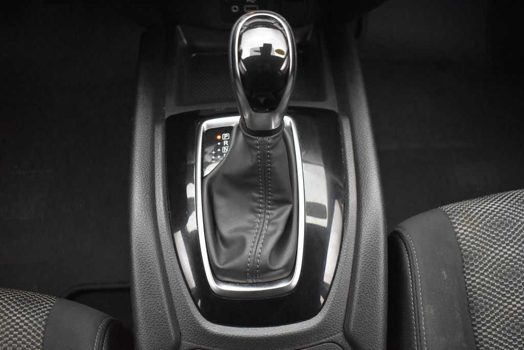 Thumbnail: 2021 Nissan Rogue Sport - 30