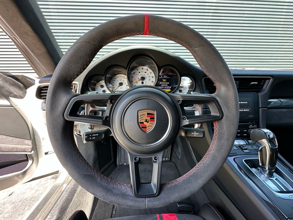 Thumbnail: 2018 Porsche 911 - 15