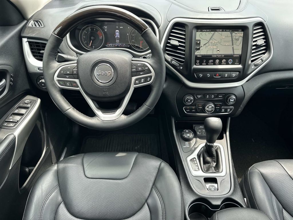 View vehicle photo 2