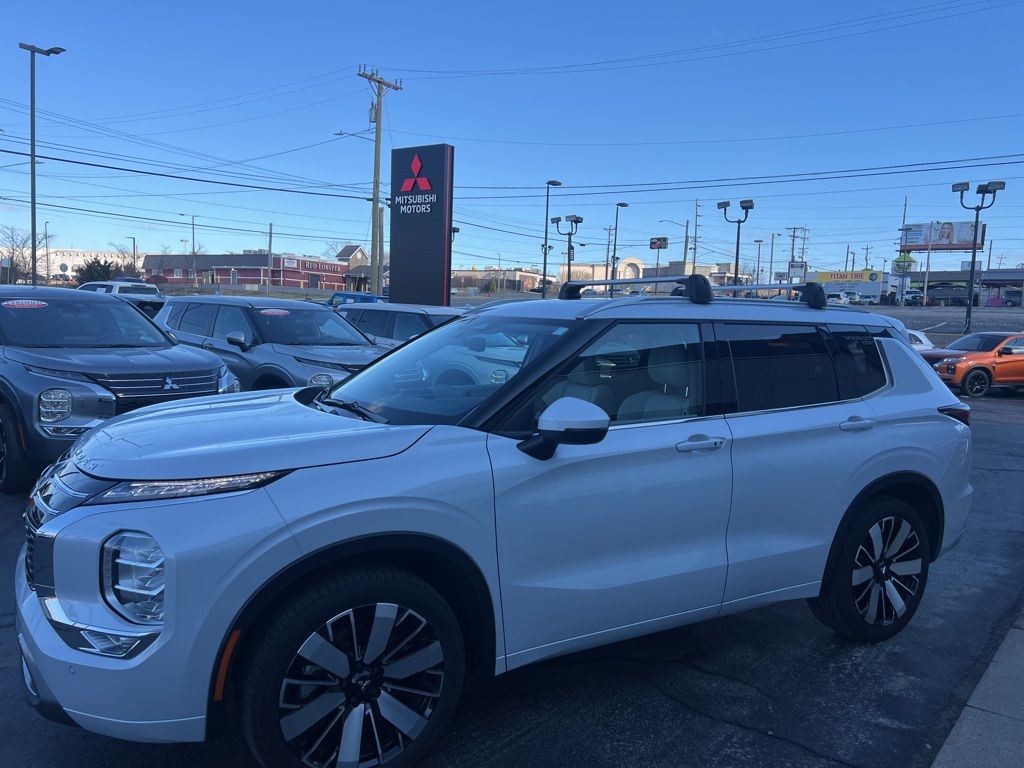 2025 Mitsubishi Outlander SEL FWD