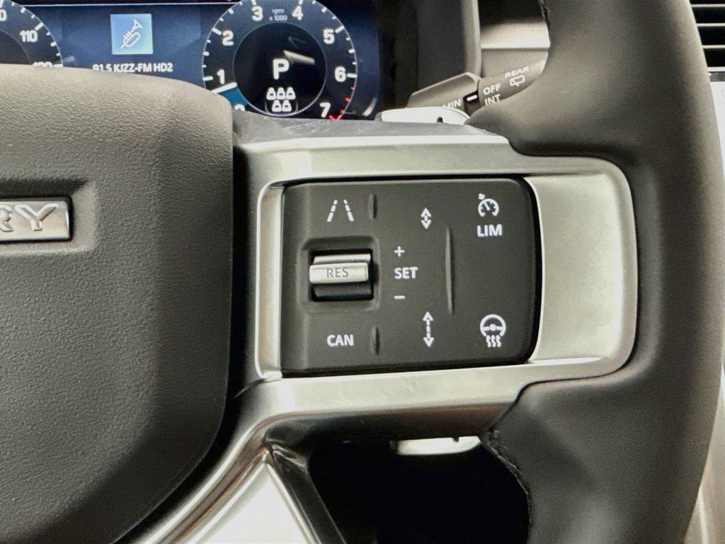 Thumbnail: 2026 Land Rover Discovery - 12