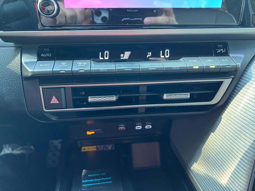 Thumbnail: 2025 Toyota Camry - 25