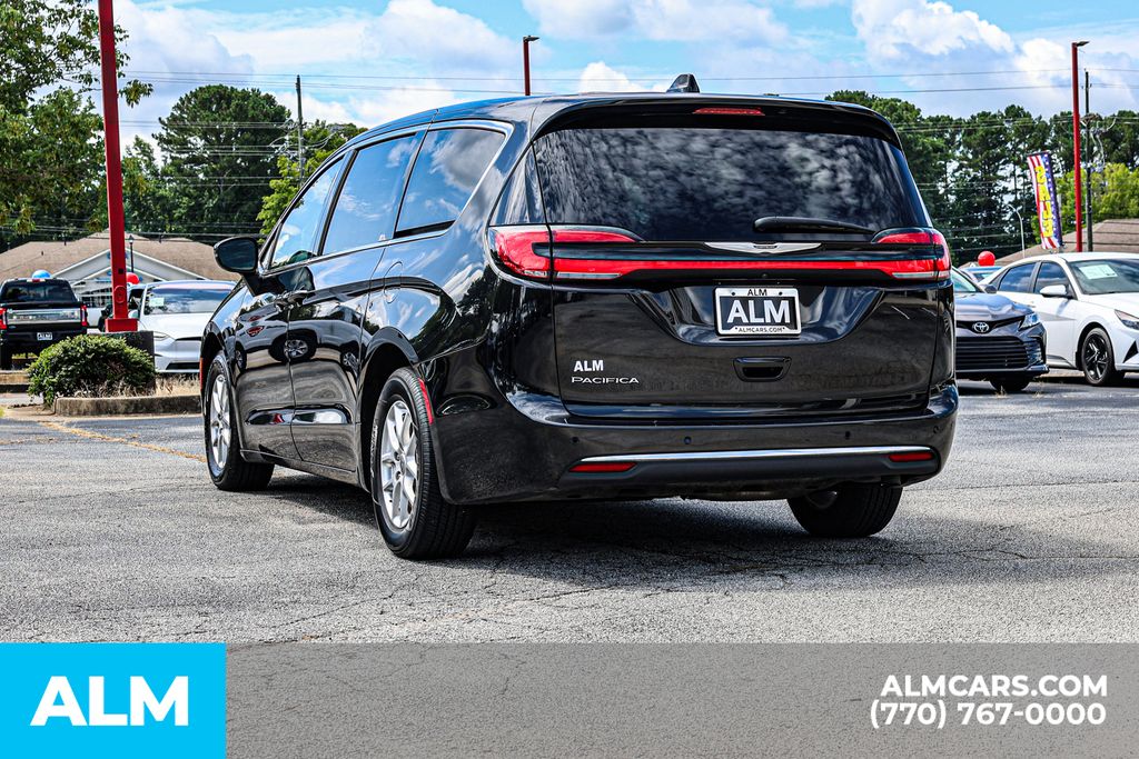 2023 Chrysler Pacifica Touring L photo 6