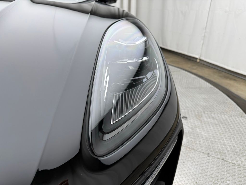 Thumbnail: 2025 Porsche Macan - 21