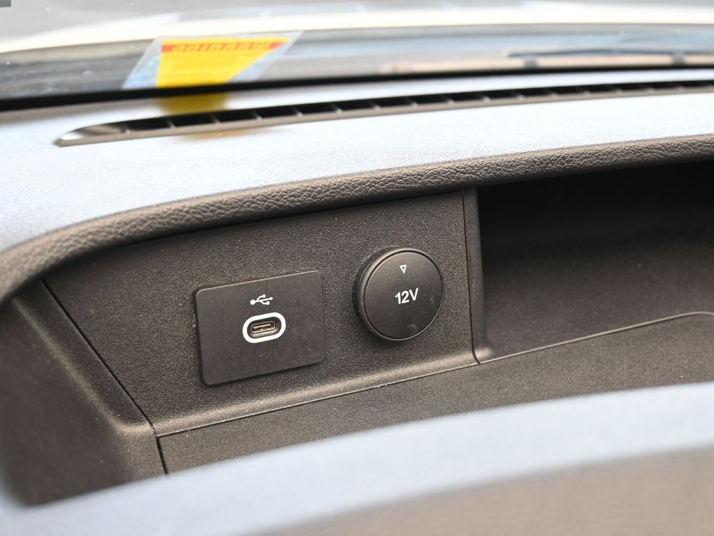 Used 2023 Oxford White Ford XLT image 29