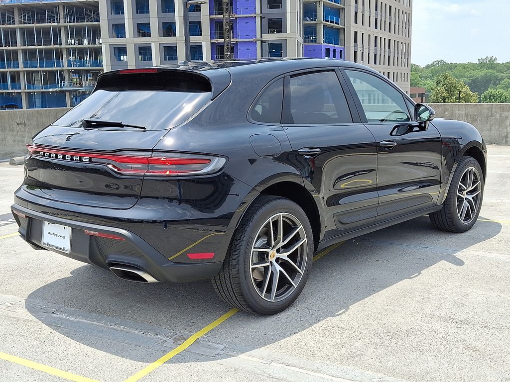 Thumbnail: 2025 Porsche Macan - 8