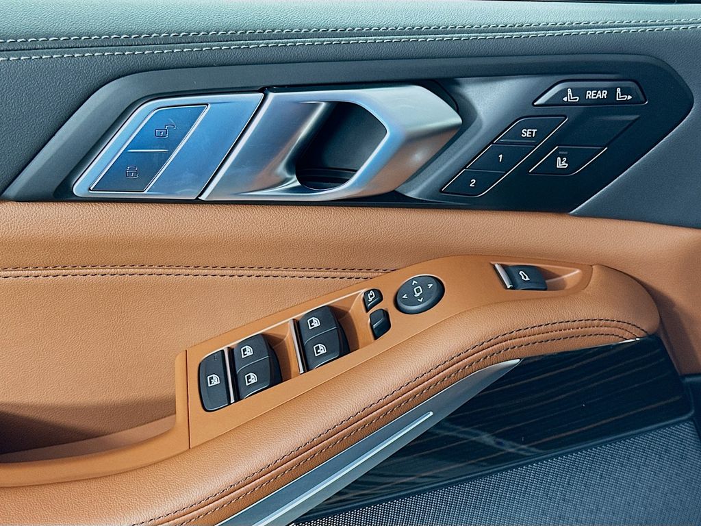 Thumbnail: 2027 BMW X7 - 20