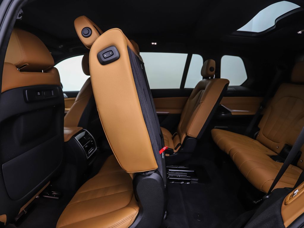 Thumbnail: 2021 BMW X7 - 26