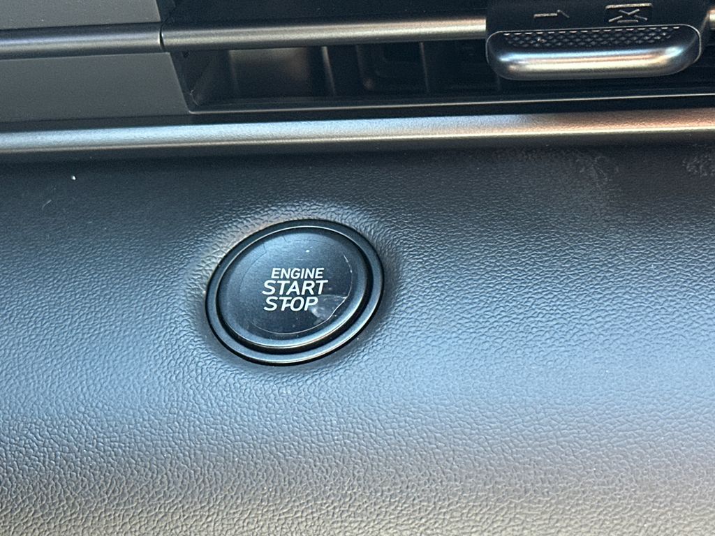 Used 2025 Gray Hyundai SEL Sport image 30