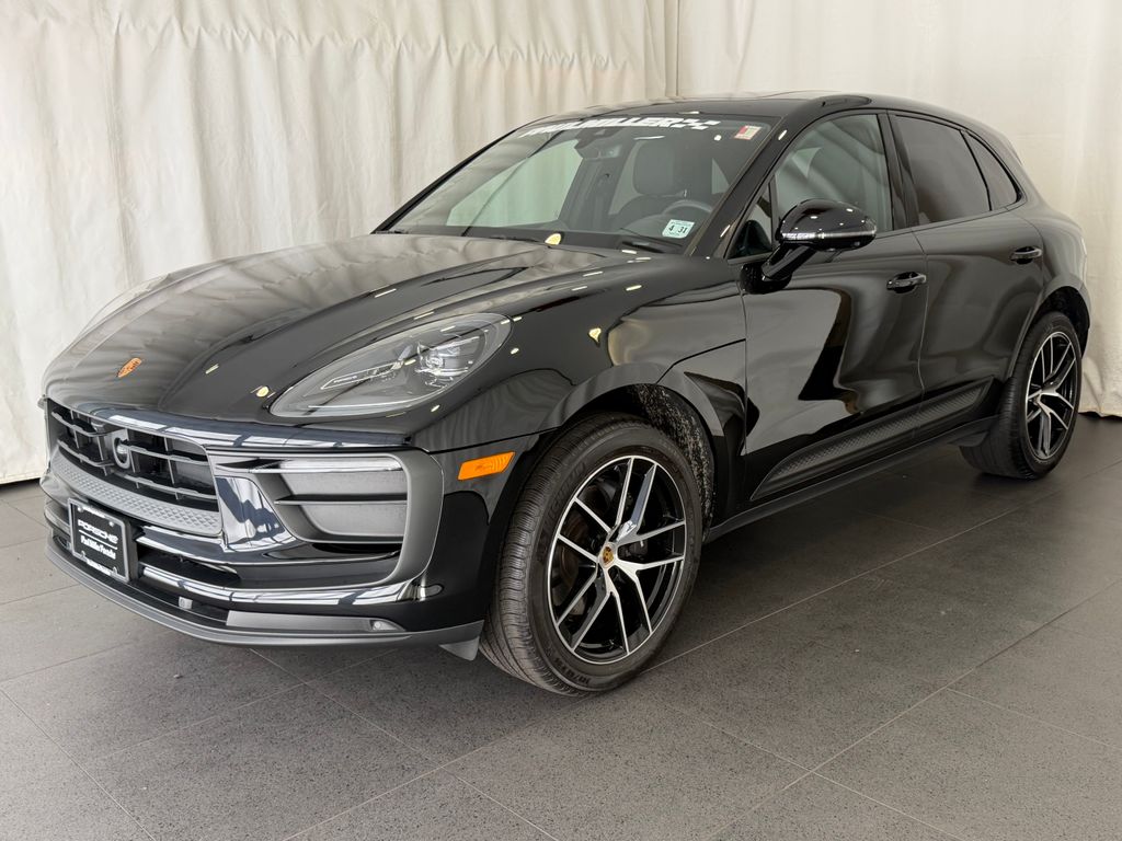  2026 Porsche Macan AWD   