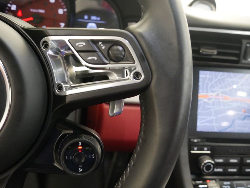 Thumbnail: 2019 Porsche 911 - 25