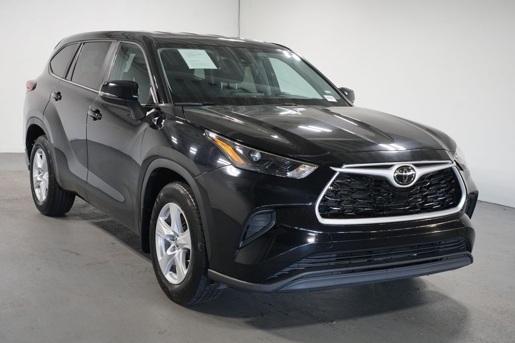 Thumbnail: 2023 Toyota Highlander - 3