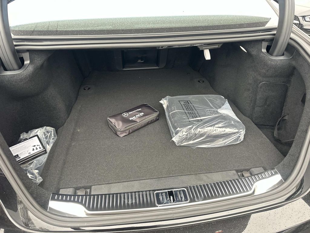 Thumbnail: 2025 Mercedes-Benz S-Class - 15