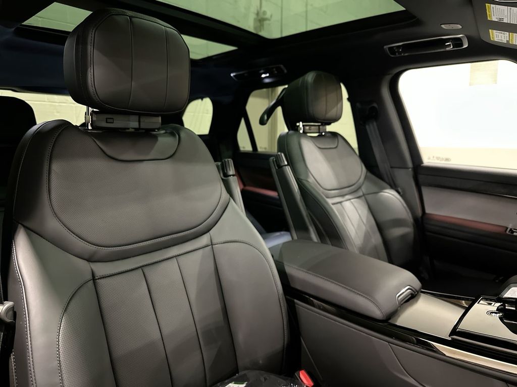 Thumbnail: 2026 Land Rover Range Rover Sport - 6