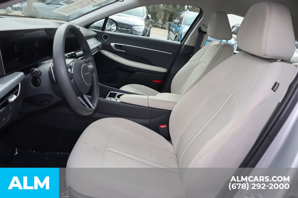 Used 2025 Silver Hyundai SEL image 11