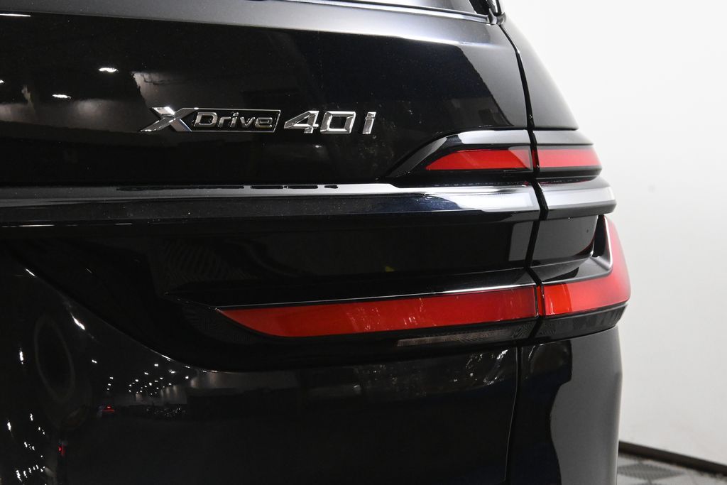 Thumbnail: 2027 BMW X7 - 13