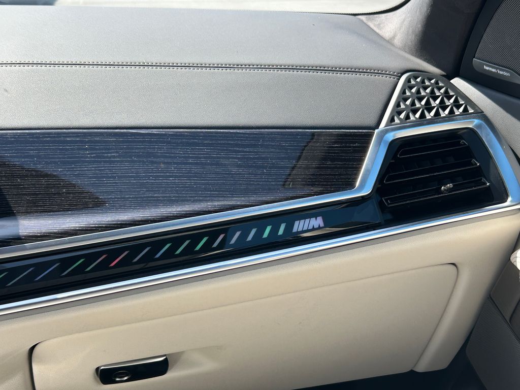 Thumbnail: 2027 BMW X7 - 26