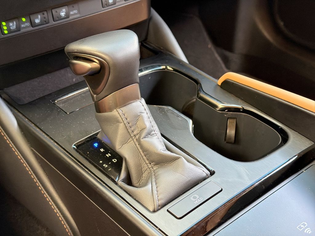Thumbnail: 2025 Lexus ES - 20