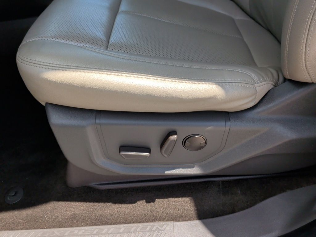 2021 Ford Expedition Max XLT White at Toyota of Victoria