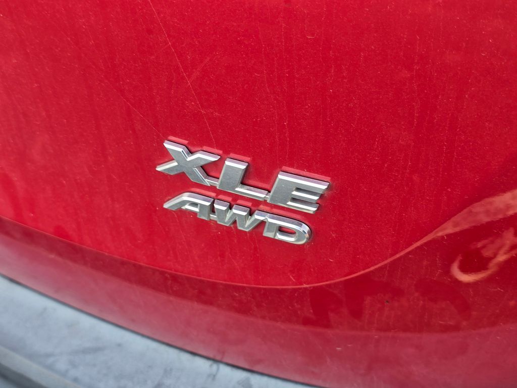 Used 2013 Red Toyota XLE image 11