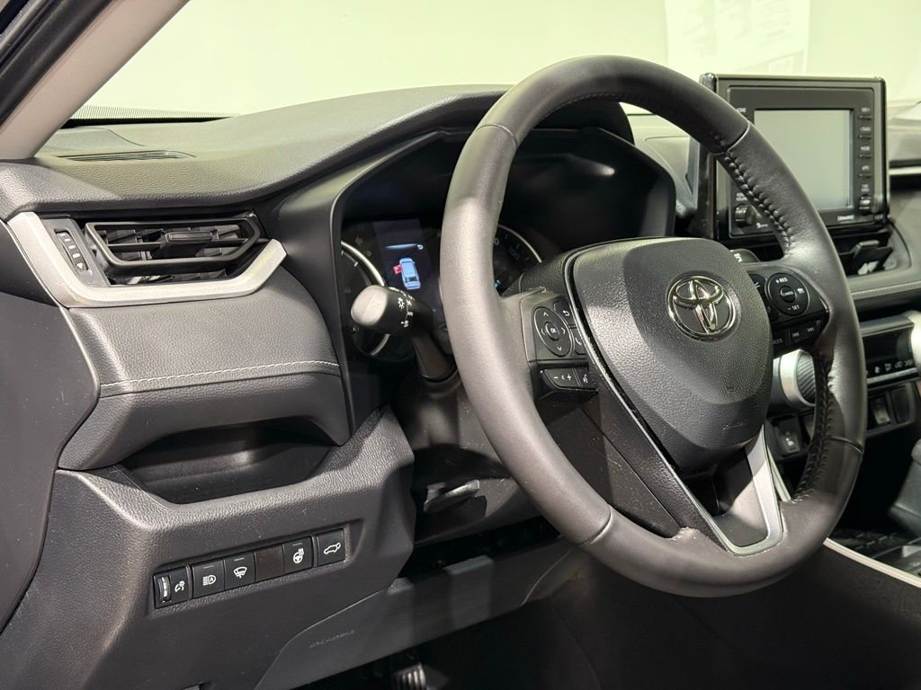 2022 Toyota RAV4 XLE 17