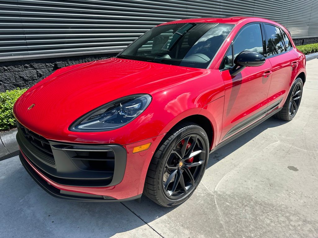 Thumbnail: 2026 Porsche Macan - 7