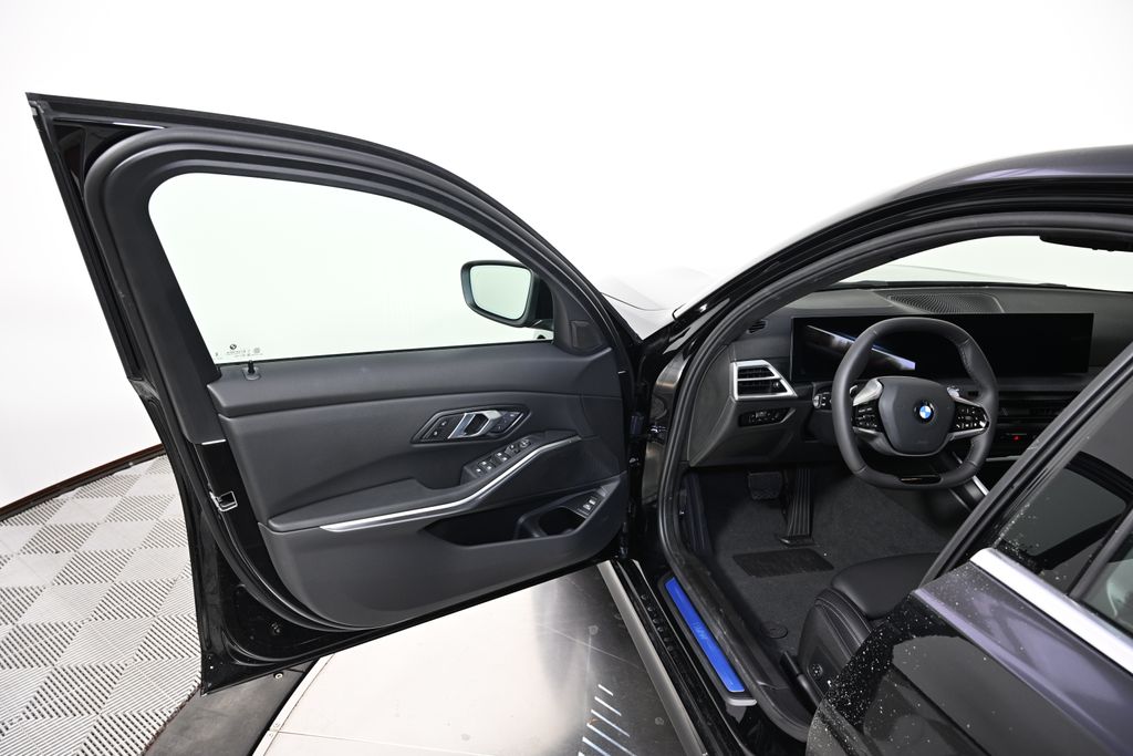 Thumbnail: 2025 BMW 3 Series - 21