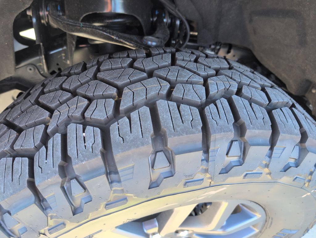 New 2026 White Ford Tremor image 18