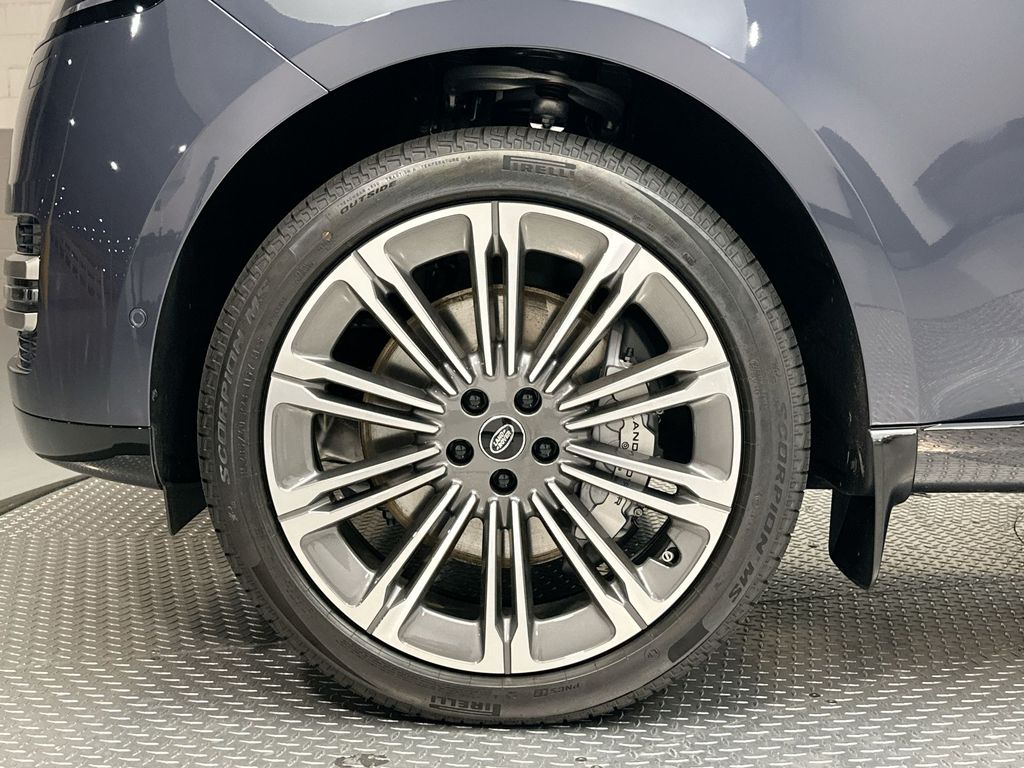 2025 Land Rover Range Rover SE 4