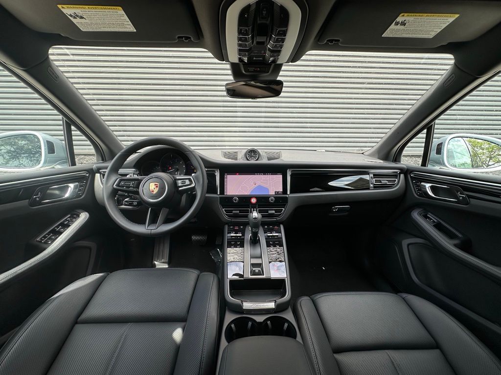 2025 Porsche Macan  29