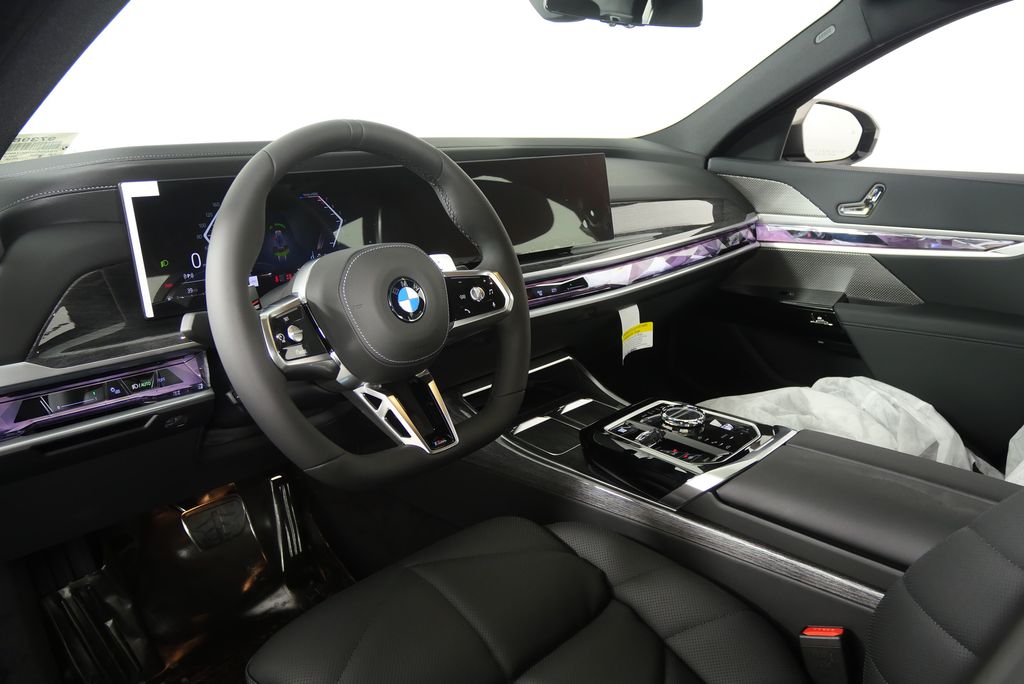 Thumbnail: 2025 BMW 7 Series - 13