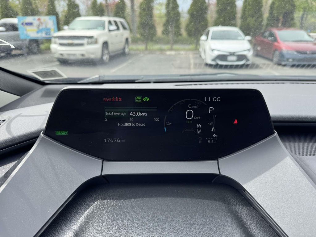 2025 Toyota Prius SE - Photo 23