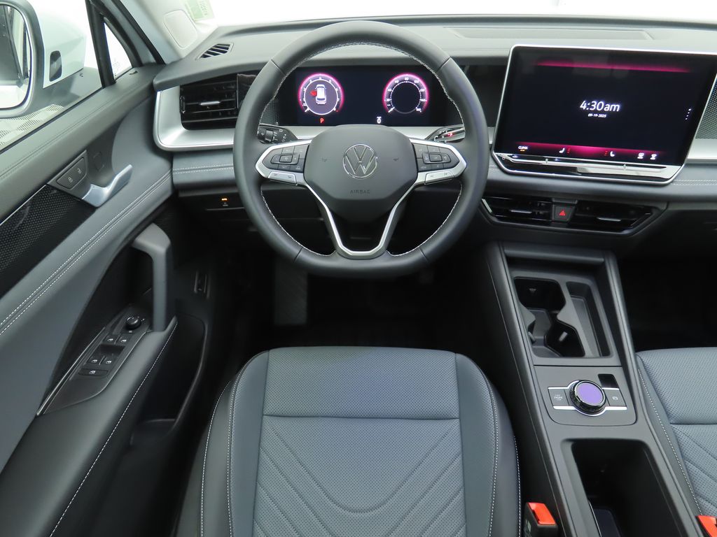 Thumbnail: 2025 Volkswagen Tiguan - 11