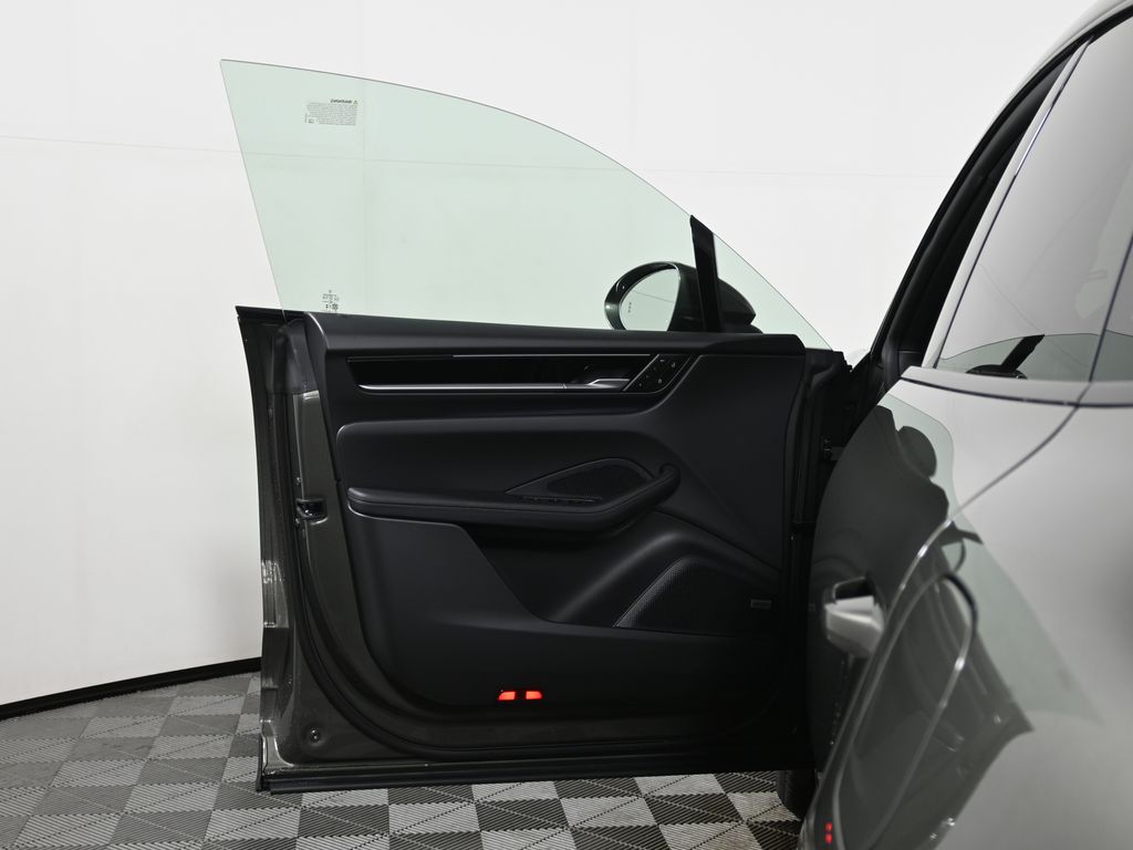 Thumbnail: 2026 Porsche Macan - 29